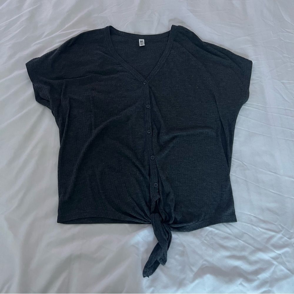 Nordstrom BP (Brass Plum) Grey Tie Front Button Down Short Sleeve Tee - Size XS